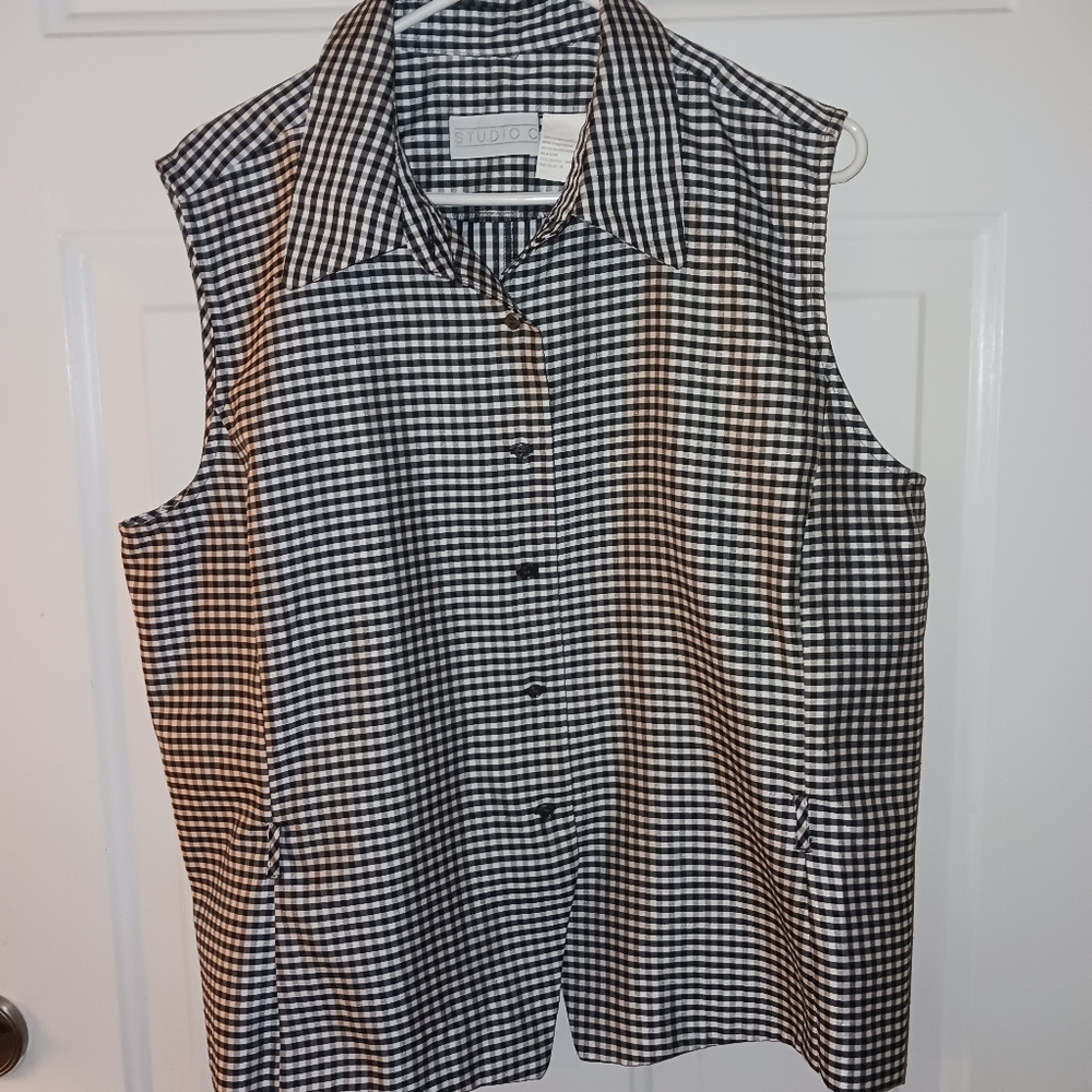 Studio C Women's Black and White Sleeveless Top Size 18
